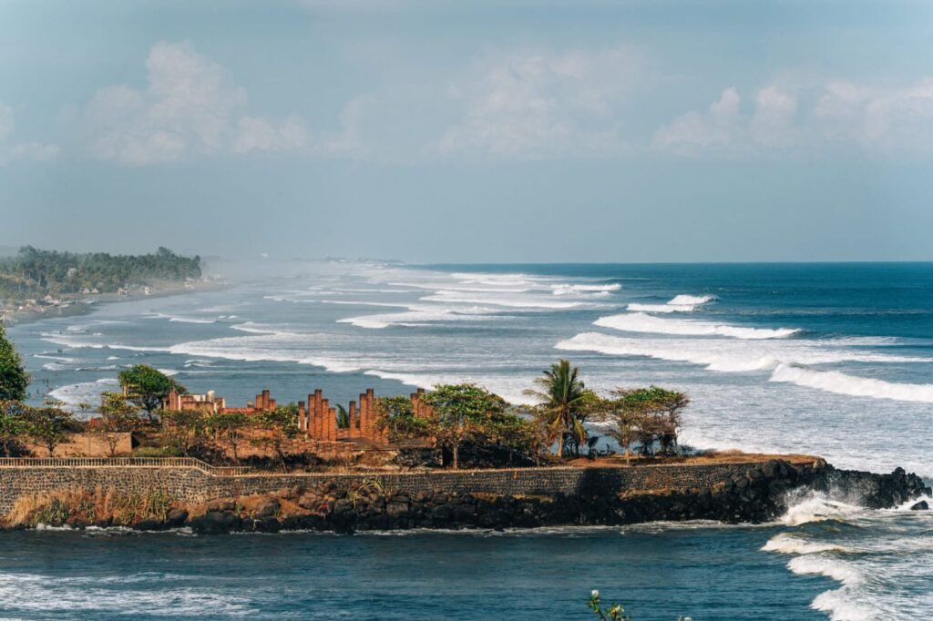 Scenic coastal cliff and ocean views in Bali budget travel guide